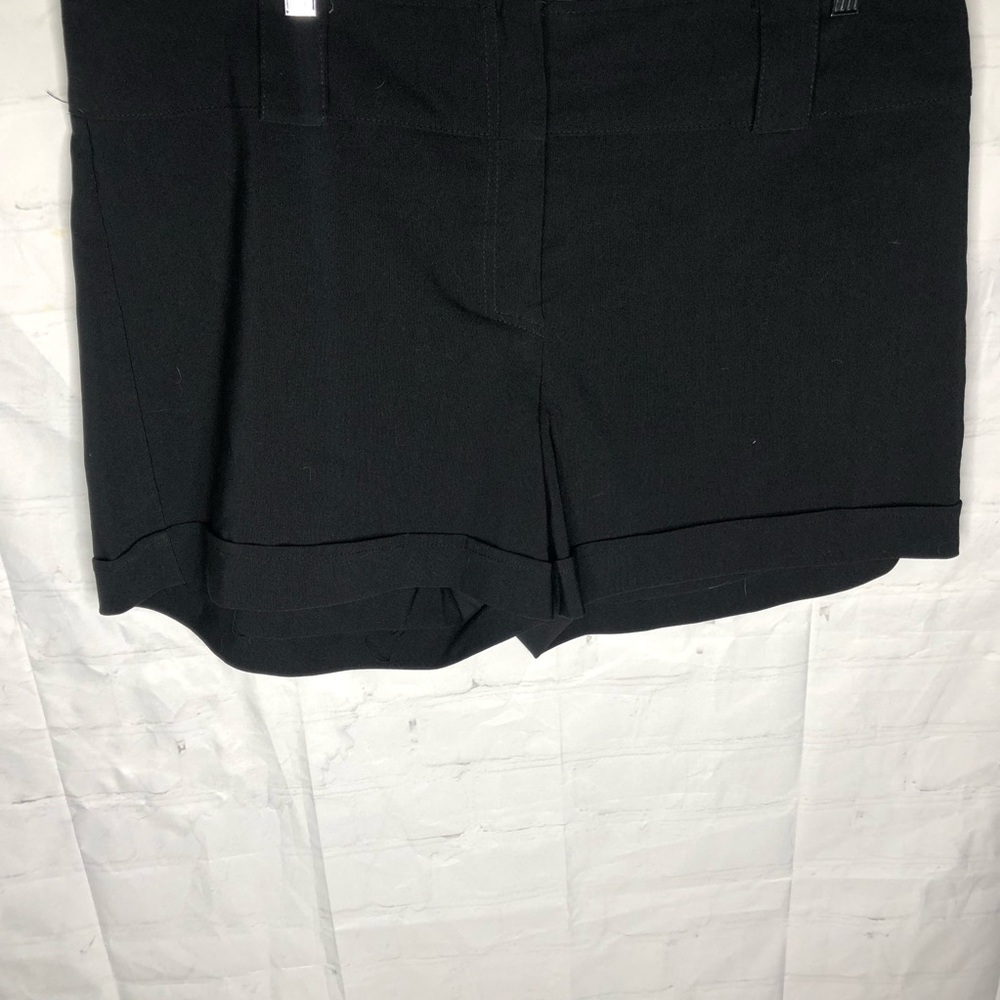 CLEVELAND NEW YORK STREET Women's CUFFED STRETCH SHORTS Black Size 18